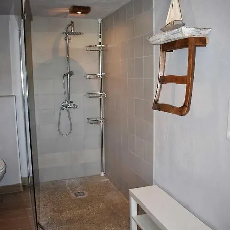 Reetdachhaus Muschelschuppser * Niesgrau